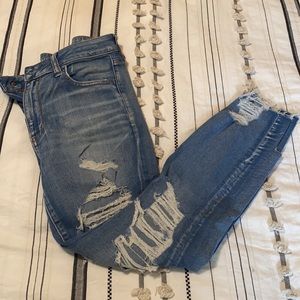 🍀American Eagle Distressed High Rise Jegging🍀